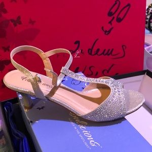 selling Fabulicious heels